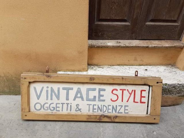 mercatino-usato Reuse&Ravana - mercatino dell'usato
