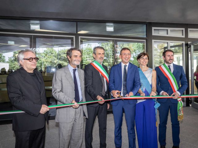 inaugurazione-cap taglio nastro sede gruppo cap