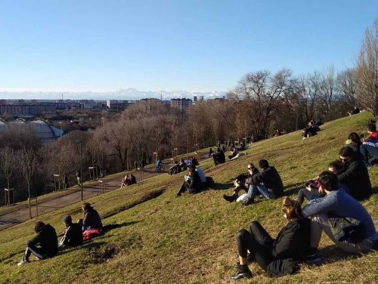 Festa di primavera alla Montagnetta di Milano
