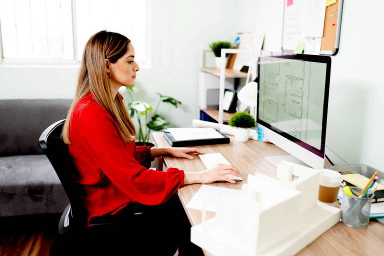 Trucchi e astuzie per chi fa smart working e non vuole una bolletta salata