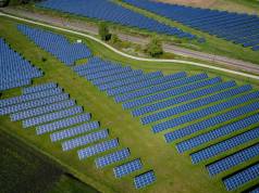 Green economy industriale: i settori italiani che stanno guidando la decarbonizzazione dei processi produttivi interni impianto fotovoltaico